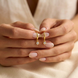 Delikatne kolczyki koła z cyrkonią pozłacane 18K – wiszące kolczyki huggie